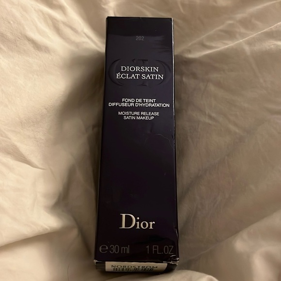 Dior skin eclat satin foundations 202 - Picture 1 of 6